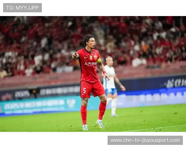 32岁前国脚恐被海港放弃,多队争抢燃起转会大战 32岁前国脚恐被海港放弃,多队争抢燃起转会大战